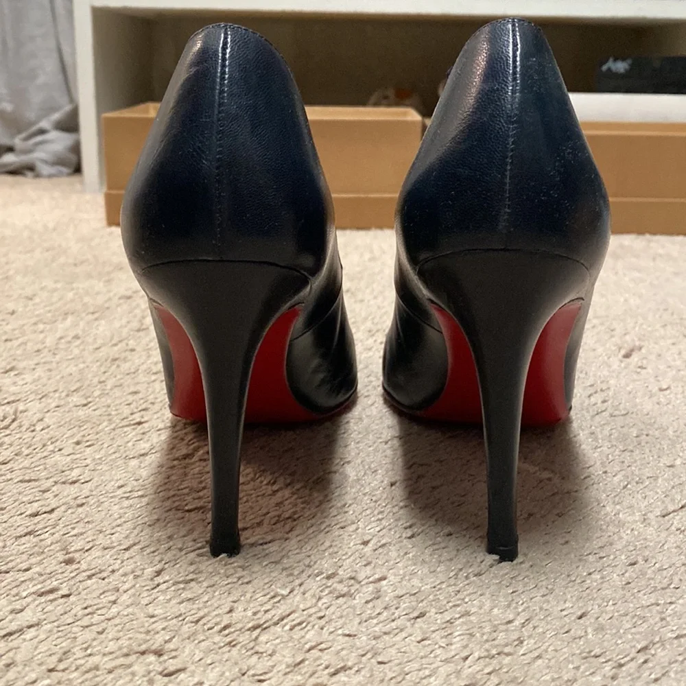 Christian Louboutin Round Toe Pumps - Picture 3 of 8